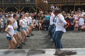 Line dance  » Click to zoom ->